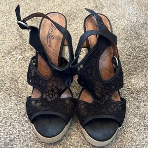 Lucky Brand size 8 lacy black wedges